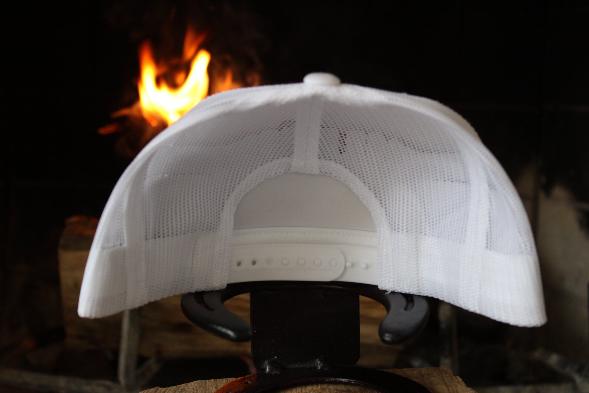 LA SHAPES LOGO WHITE TRUCKER HAT