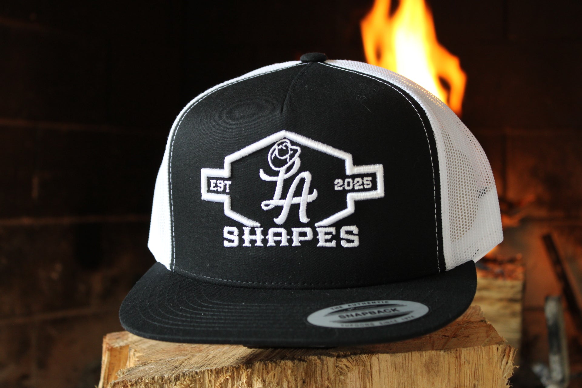 LA SHAPES BLACK & WHITE TRUCKER HAT