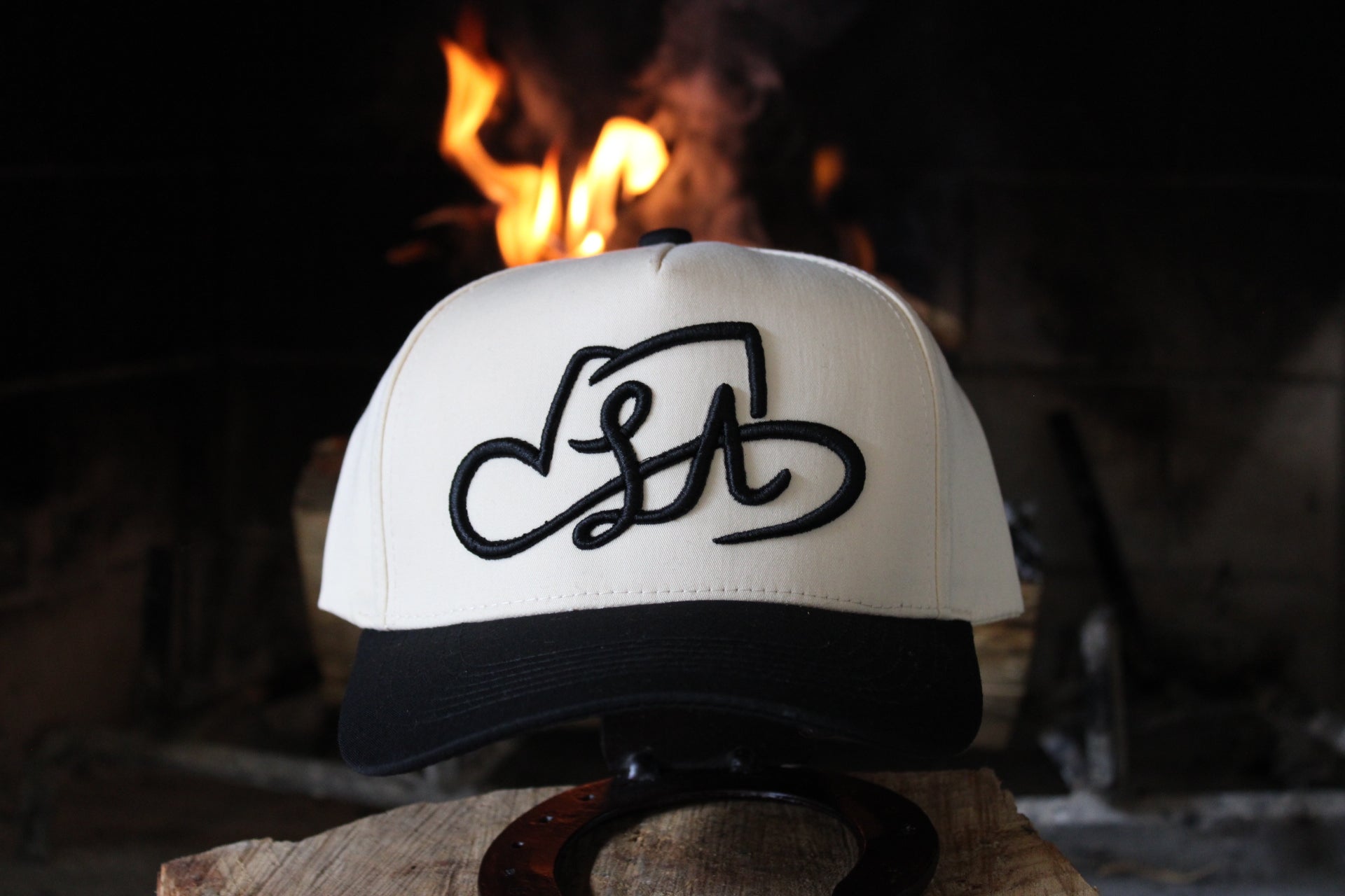 LA SHAPES CREAM & BLACK CURVED CAP