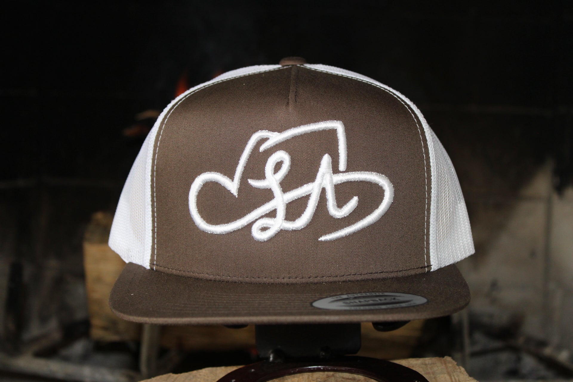 LA SHAPES LOGO BROWN & WHITE TRUCKER HAT