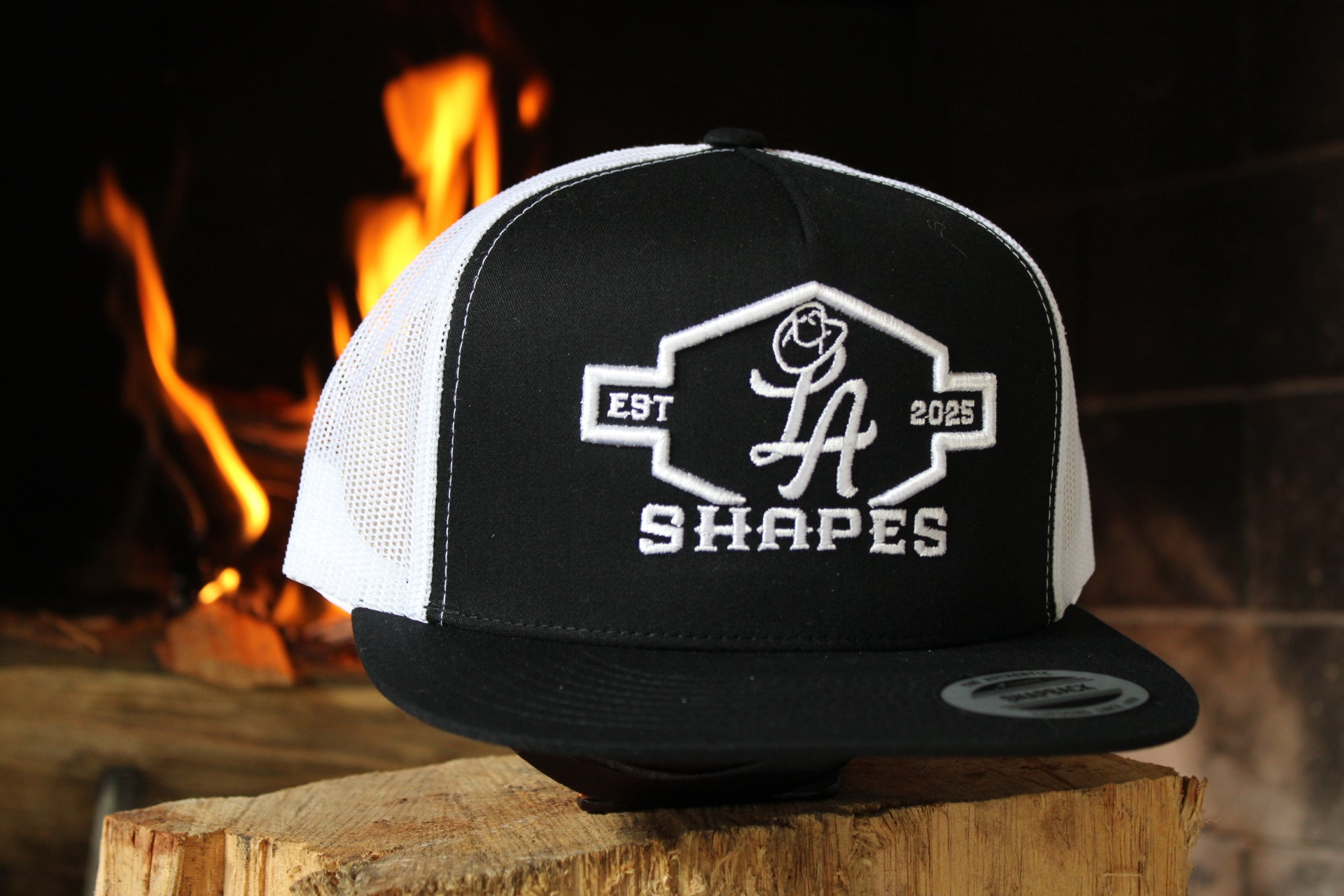 LA SHAPES BLACK & WHITE TRUCKER HAT