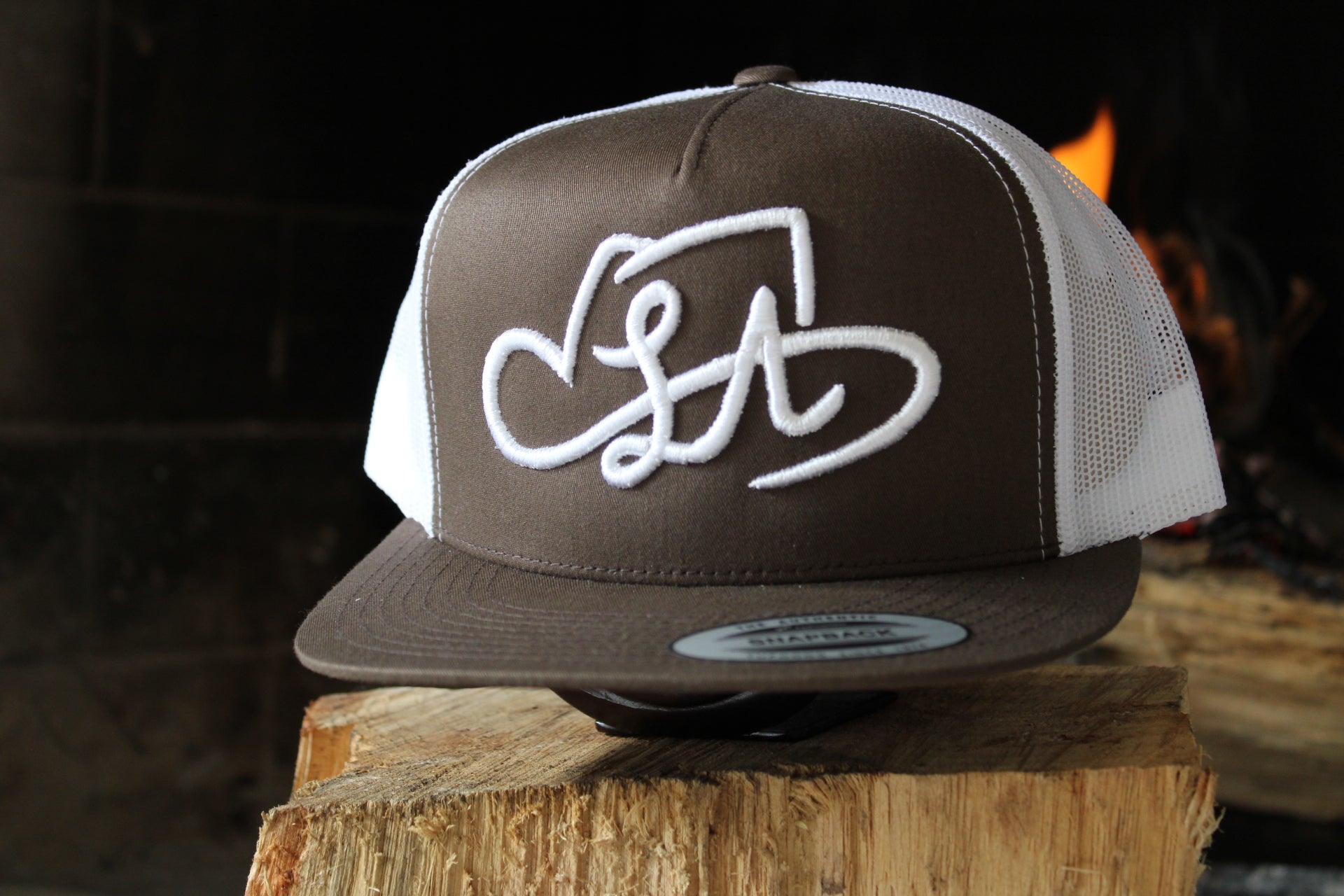 LA SHAPES LOGO BROWN & WHITE TRUCKER HAT