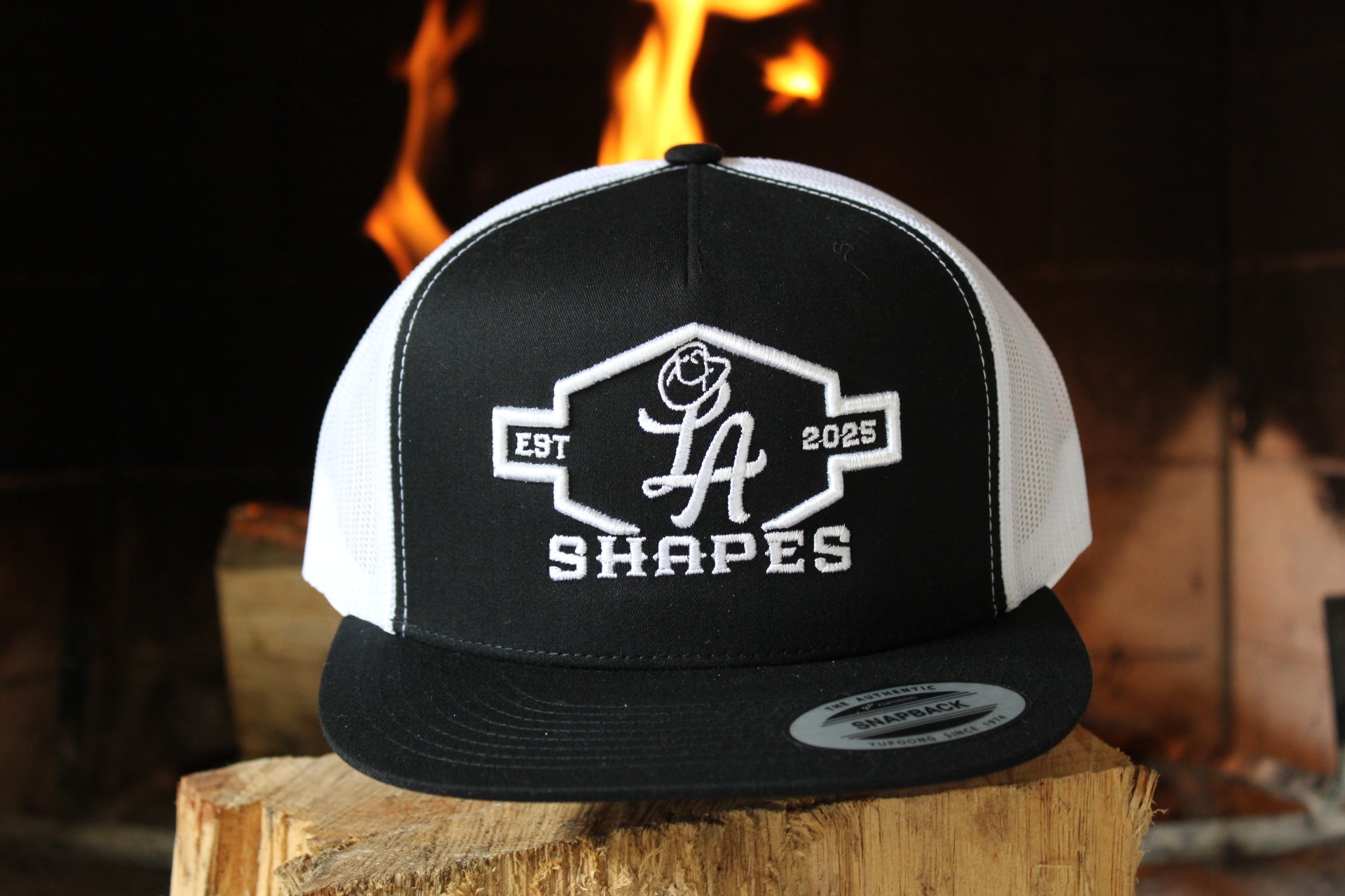 LA SHAPES BLACK & WHITE TRUCKER HAT